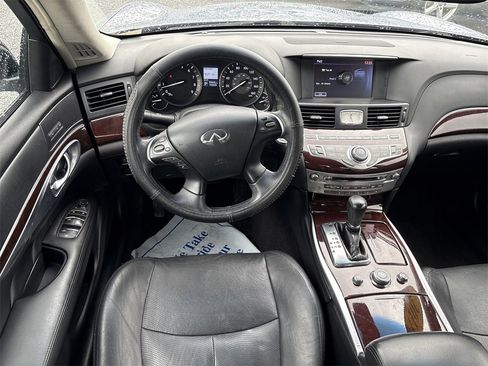 Used 2017 INFINITI Q70 3.7 image 19