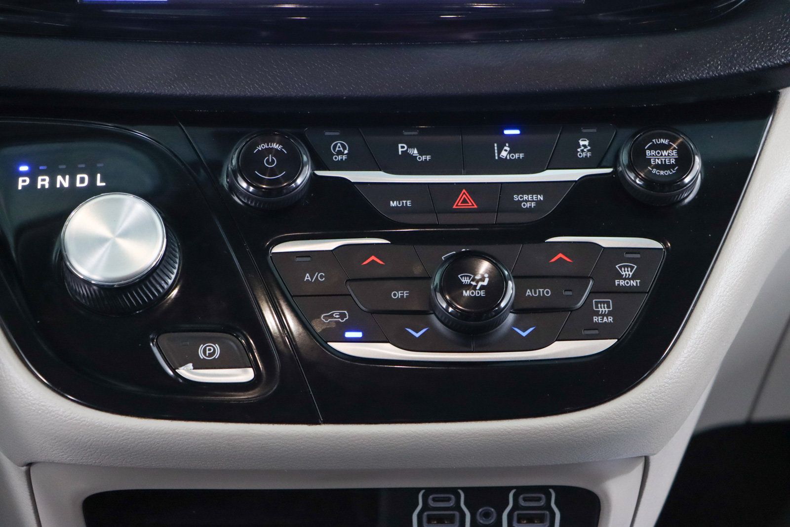 Used 2023 Chrysler Pacifica Touring-L FWD image 20