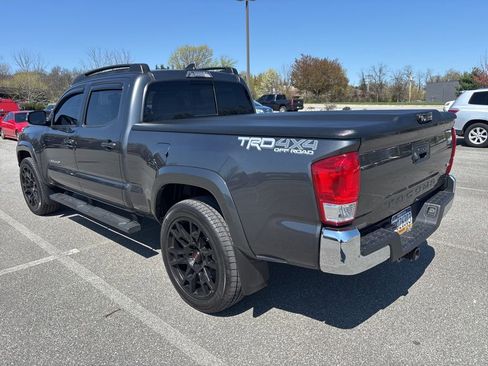 Used 2017 Toyota Tacoma TRD Off-Road w/ Tow Package image 3