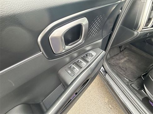 Used 2025 Kia Sorento LX image 13