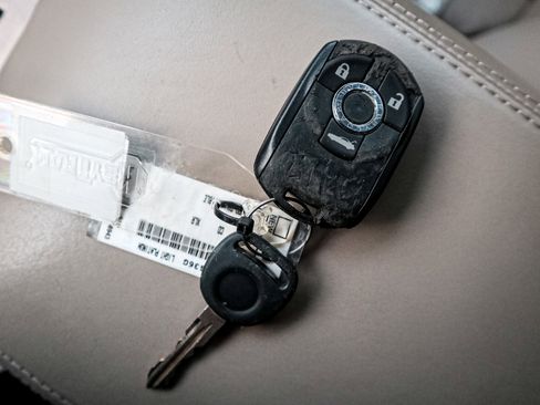 Used 2005 Cadillac XLR image 32