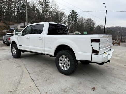 Used 2022 Ford F250 Lariat w/ Lariat Value Package image 8