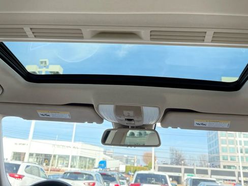 Used 2014 Mercedes-Benz E 350 4MATIC Sedan image 12