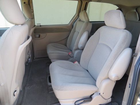 Used 2001 Chrysler Town & Country LX image 11