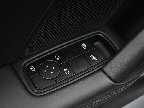 Used 2025 Porsche 911 Carrera T RWD image 18
