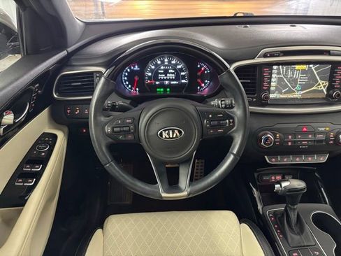 Used 2016 Kia Sorento SX image 18