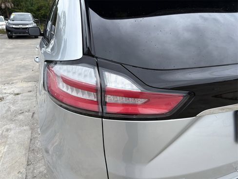 Used 2019 Ford Edge Titanium image 13