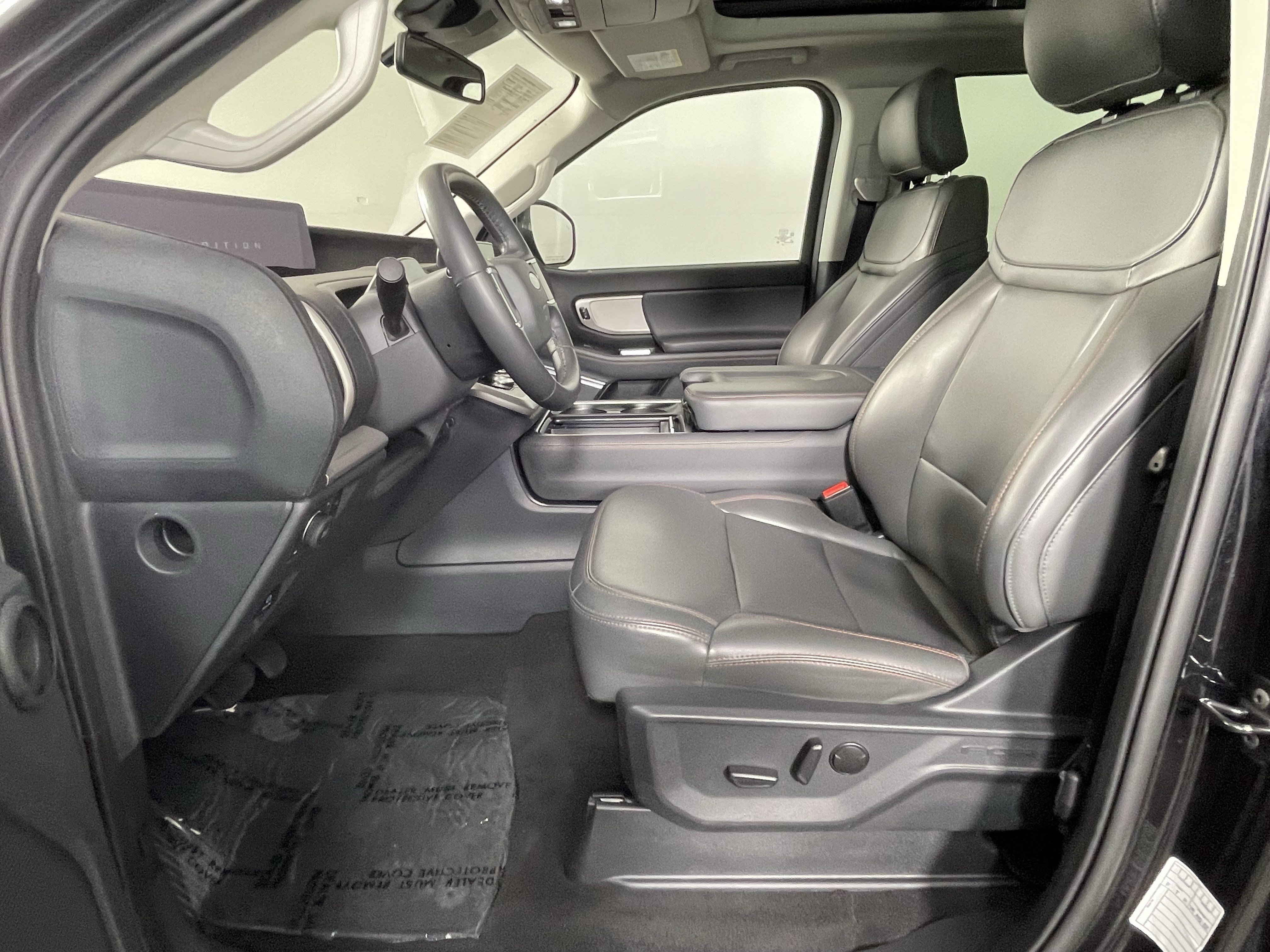 Used 2025 Ford Expedition Active AWD/4WD image 10