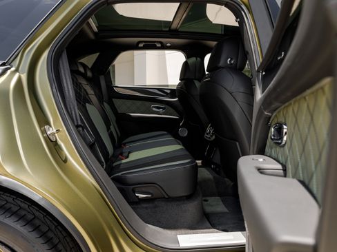Used 2024 Bentley Bentayga image 53
