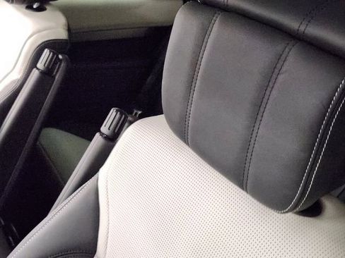 New 2026 Land Rover Discovery Limited Edition image 14