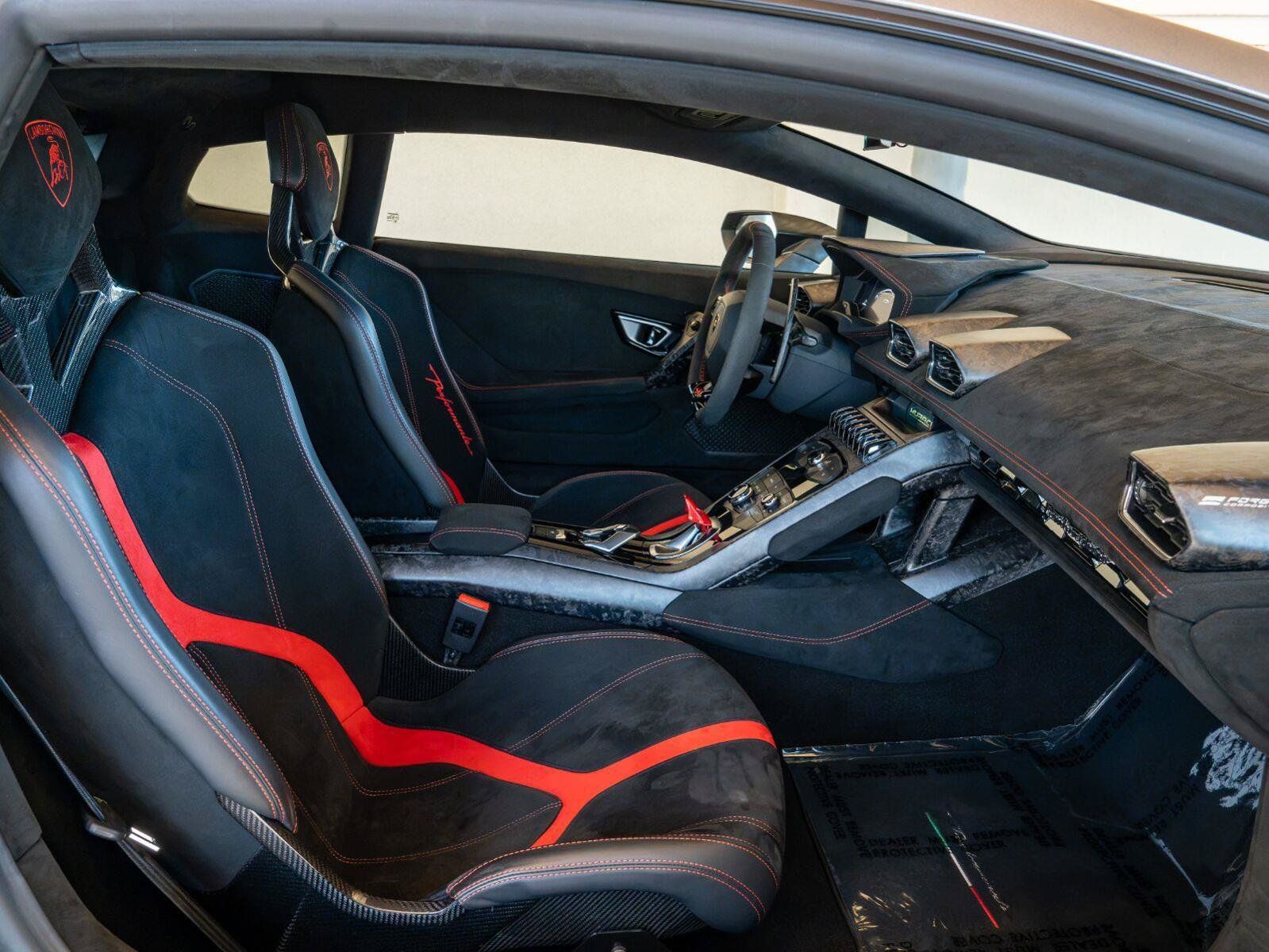 Used 2018 Lamborghini Huracan Performante AWD/4WD image 76