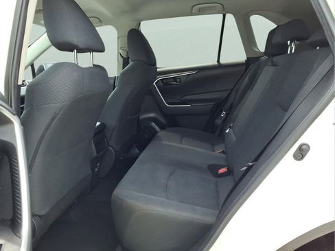 Used 2020 Toyota RAV4 LE FWD image 11