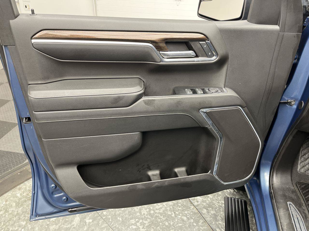 Certified 2024 Chevrolet Silverado 1500 LT AWD/4WD image 9