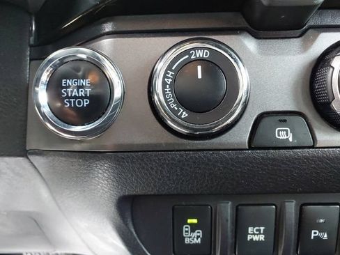 Used 2018 Toyota Tacoma TRD Sport w/ Technology Package AWD/4WD image 29