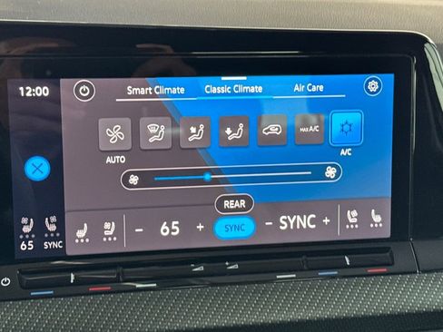 Used 2023 Volkswagen Golf R image 18