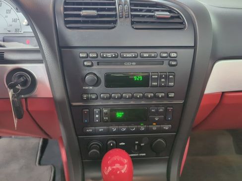 Used 2002 Ford Thunderbird Base image 23