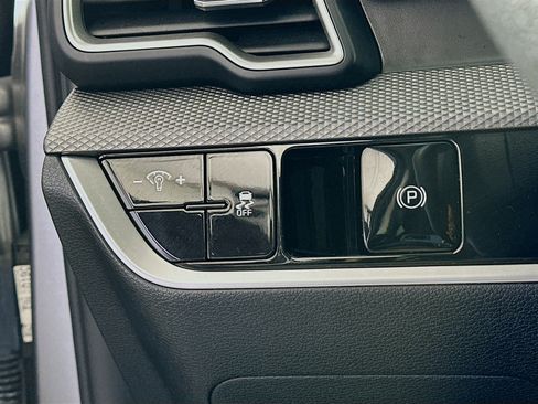 Used 2024 Kia Sportage LX image 16