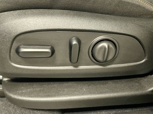 Used 2020 Chevrolet Equinox LT image 10