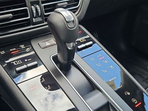 Certified 2025 Porsche Macan Turbo AWD/4WD image 33