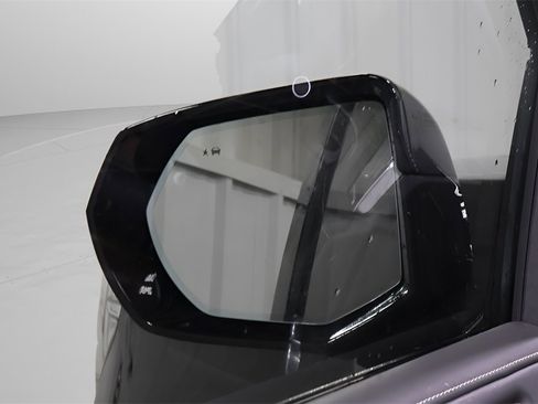 Used 2024 GMC Yukon XL Denali Ultimate image 24