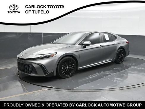 Used 2025 Toyota Camry SE w/ Convenience Package FWD image 1
