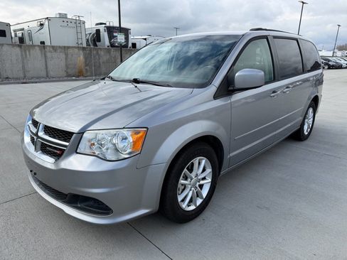 Used 2016 Dodge Grand Caravan SXT w/ Rear Park Assist Package image 7