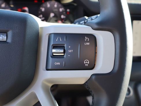 Used 2023 Land Rover Defender 90 X-Dynamic SE image 18