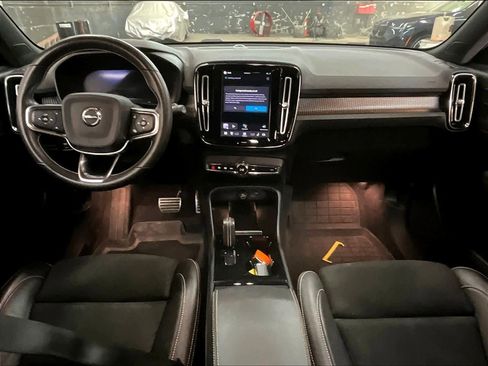 Used 2021 Volvo XC40 P8 Recharge image 16