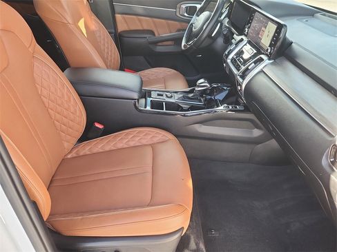 Used 2023 Kia Sorento SX Prestige image 16