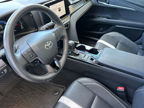 Used 2025 Toyota Camry SE image 10