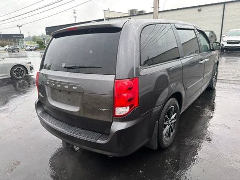 Used 2019 Dodge Grand Caravan SXT w/ Driver Convenience Group FWD image 4