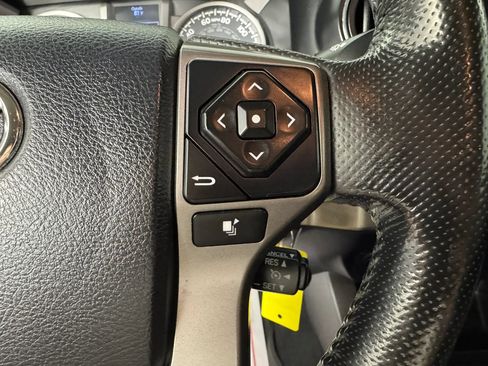 Used 2016 Toyota Tacoma SR5 w/ SR5 Appearance Package (SN) AWD/4WD image 16