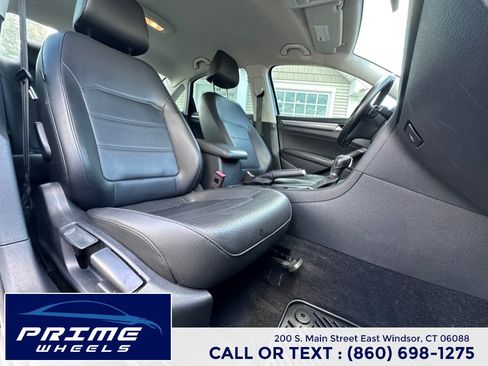 Used 2018 Volkswagen Passat 2.0T R-Line FWD image 17