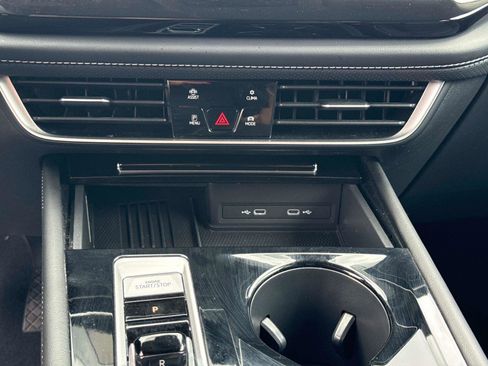 Used 2025 Volkswagen Atlas SE FWD image 27
