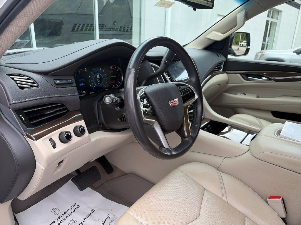 Used 2020 Cadillac Escalade Premium Luxury AWD/4WD image 11