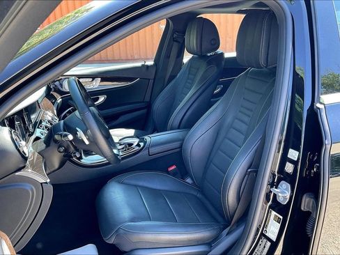 Used 2018 Mercedes-Benz E 400 4MATIC Sedan image 25