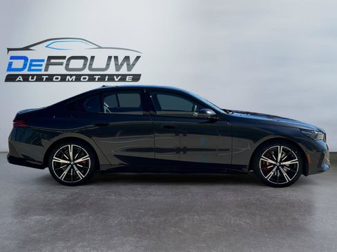 New 2026 BMW 550e xDrive image 2