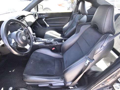 Used 2019 Toyota 86 RWD image 8