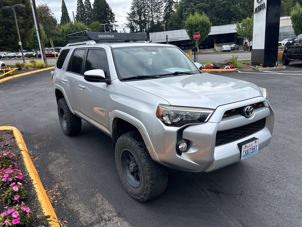Used 2015 Toyota 4Runner SR5 AWD/4WD image 2