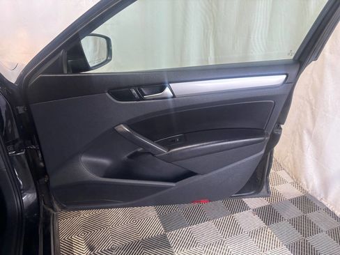 Used 2015 Volkswagen Passat 1.8T Wolfsburg Edition image 11