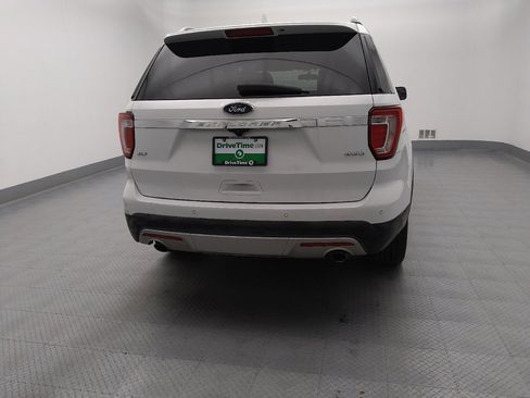 Used 2017 Ford Explorer XLT image 7