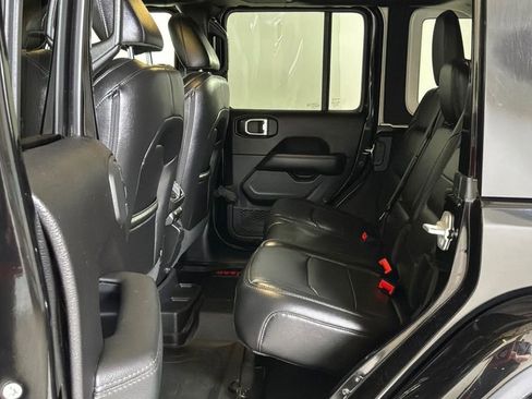 Used 2019 Jeep Wrangler Unlimited Sahara w/ Uconnect 4C Nav & Sound Group AWD/4WD image 12