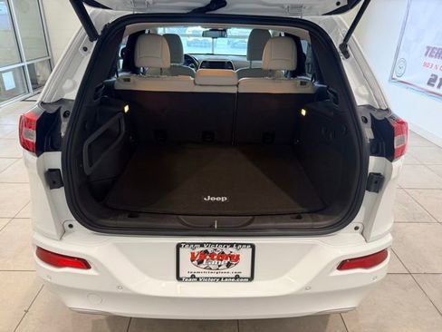 Used 2018 Jeep Cherokee Overland w/ Technology Group image 5