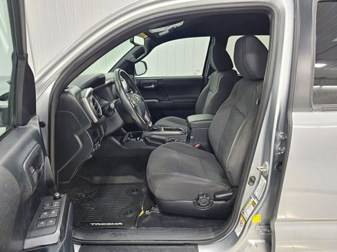 Used 2017 Toyota Tacoma TRD Sport w/ Tow Package (A/T) AWD/4WD image 11