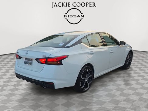 Used 2025 Nissan Altima 2.5 SR FWD image 5