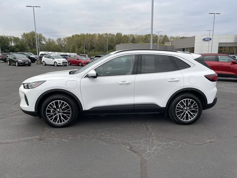 Used 2023 Ford Escape SE w/ PHEV Premium Package image 2