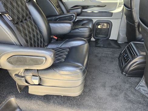 Used 2023 Chevrolet Express 2500 image 28