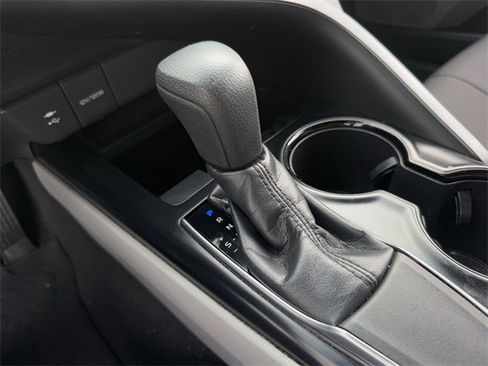 Used 2019 Toyota Camry LE image 19