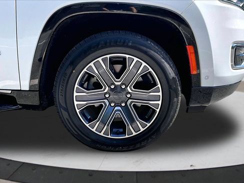 Certified 2024 Jeep Wagoneer L Series II w/ Flexible Seating Group AWD/4WD image 34