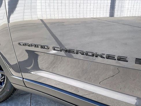 New 2025 Jeep Grand Cherokee Limited image 13